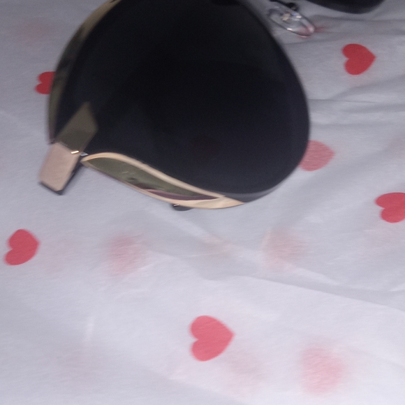 Stylish Black Sunglasses - Picture 4 of 4